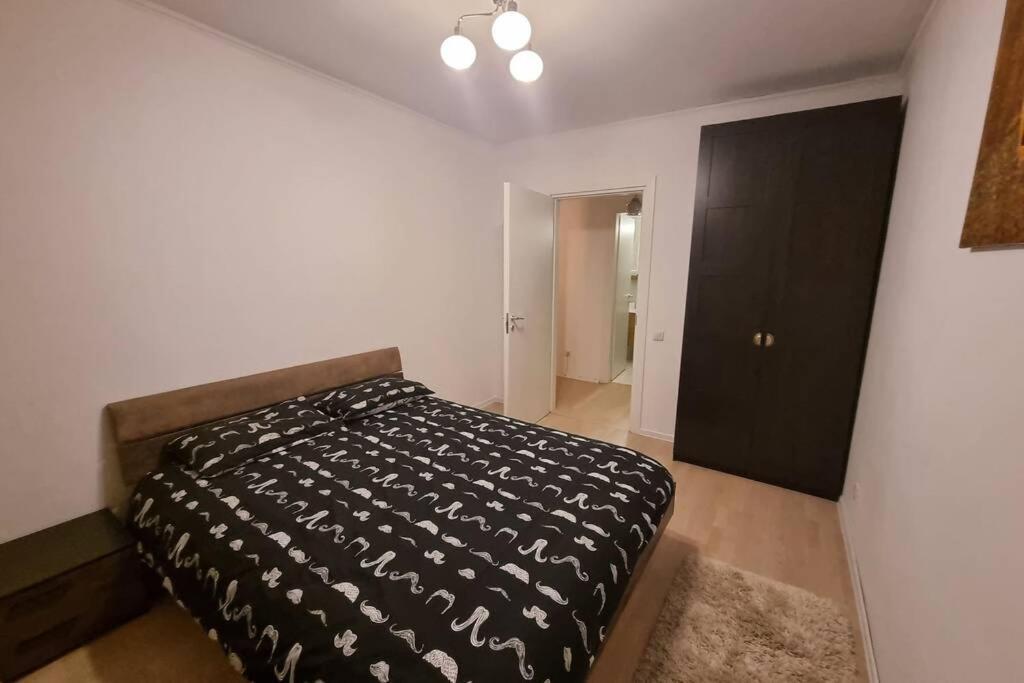 Park Residence 5, 2 Bedroom Apartment 布加勒斯特 外观 照片
