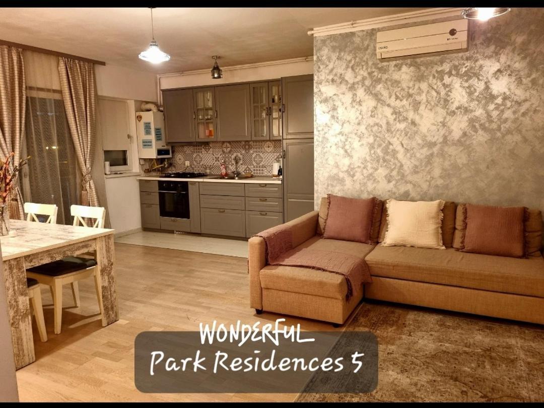 Park Residence 5, 2 Bedroom Apartment 布加勒斯特 外观 照片